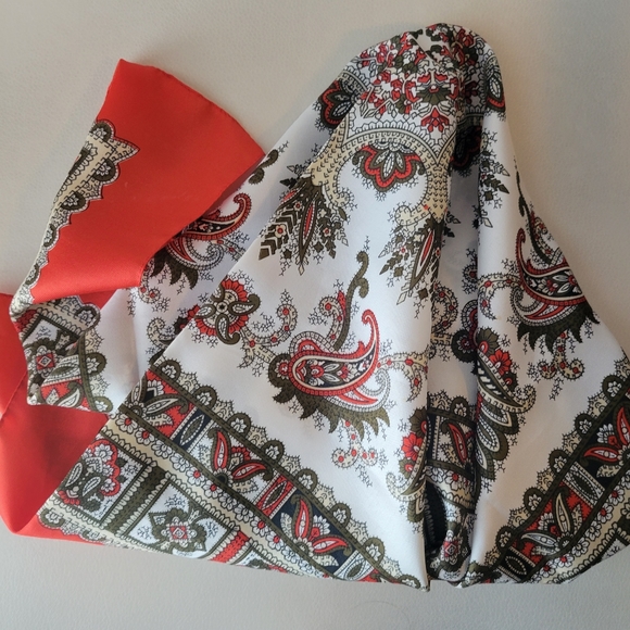 Vintage Italian Scarf & Leaf Scarf Clip ~ 1970s-1980s? ~ Pretty Paisley Pattern - Picture 14 of 16